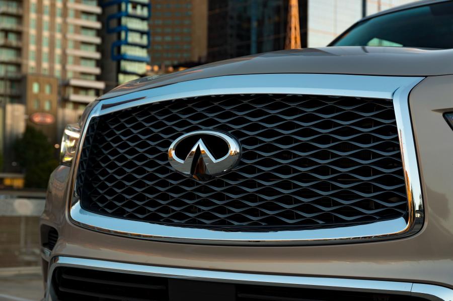 Логотип Infiniti QX80 5.6 2018 года  (AU) (фото 13 из 40)